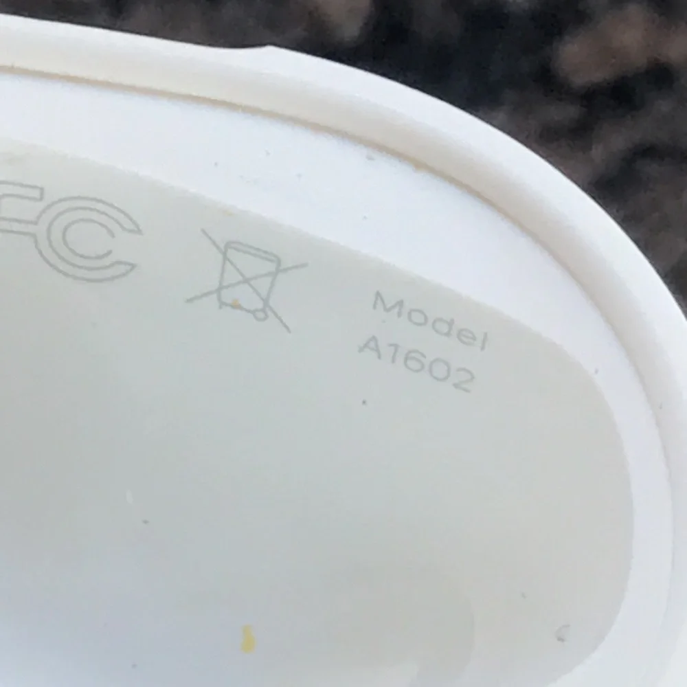 Apple AirPods (A1602 - 1st Gen)